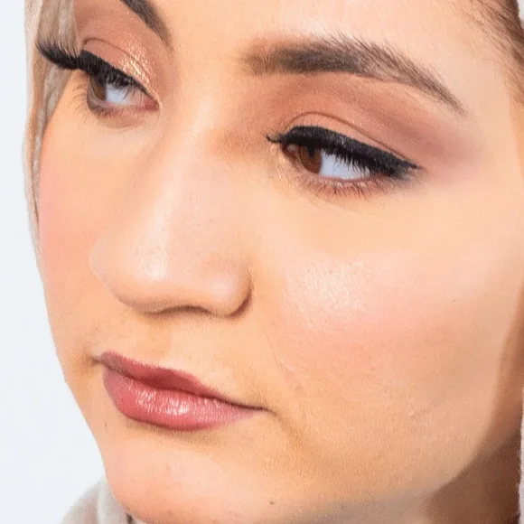 White Compact Powder - Picture 7 of 12